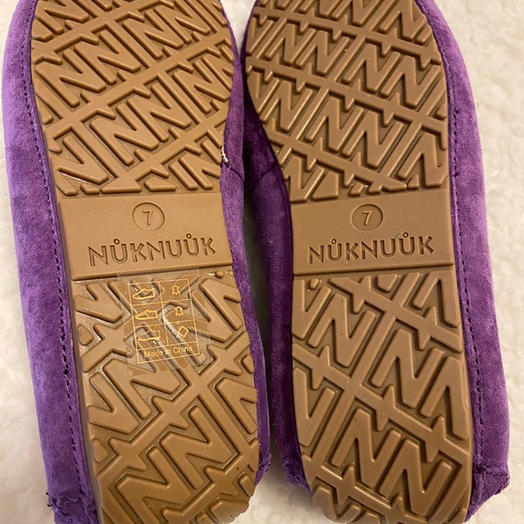 NUKNUUK Ladies Sheepskin and Leather. Size 7. Brand new in box. - Picture 3 of 5